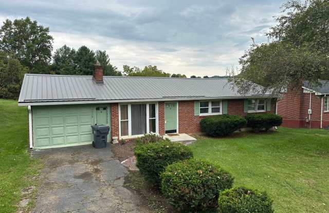 ONE LEVEL BRICK RANCHER WITH EXTRA LARGE LOT photos photos