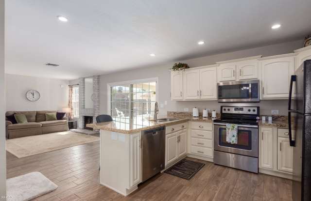 2331 W PARADISE Lane Gallery 4