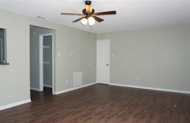 1810 14th Street - 1810 SE 14th St, Grand Prairie, TX 75051