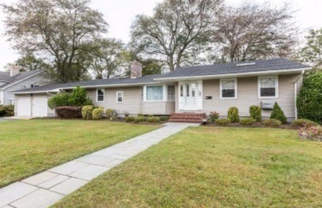 107 Brewster Rd - 107 Brewster Road, Massapequa, NY 11758