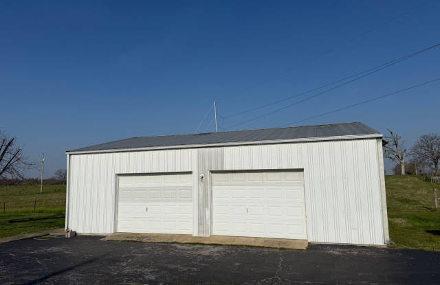 3 Bed/2 Bad House with detached 2 car garage/shop Gallery 4