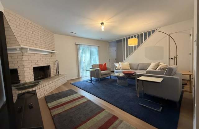 2213 North Crossover Road - 1 photos photos