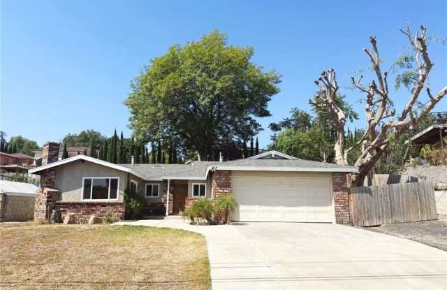 417 Bourdet Street photos photos