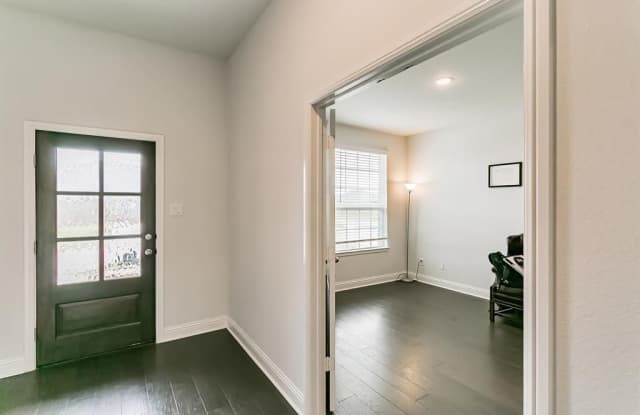 3225 Woodland Drive Gallery 3