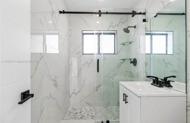 6308 SW 22nd St photos photos