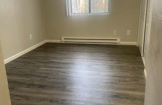 Beautiful One Bedroom Remodeled  Available Gallery 3