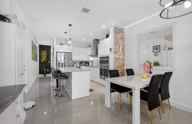 10225 NW 63rd Terrace unit: 205 photos photos