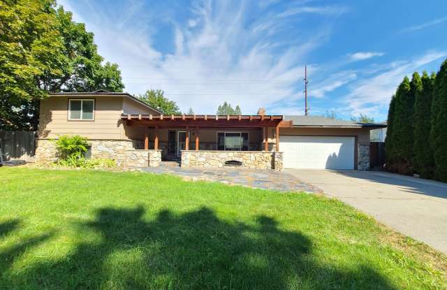 $2,400.00 - 4 Bed / 2 Bath Home in Upper South Hill with Large Backyard photos photos