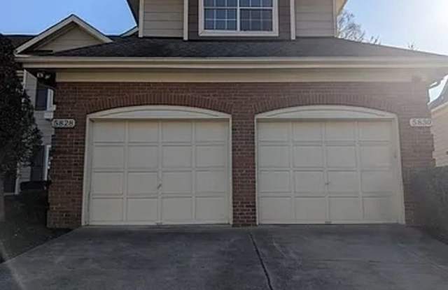 Charming 3BR Townhome in Charlotte Gallery 1