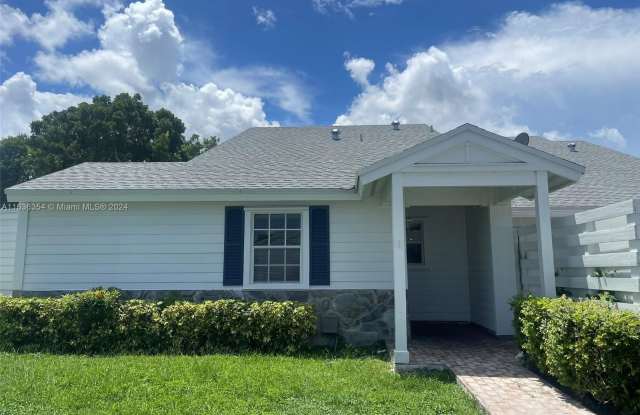 13766 SW 147th Cir Ln - 13766 Southwest 147th Circle Lane, Country Walk, FL 33186