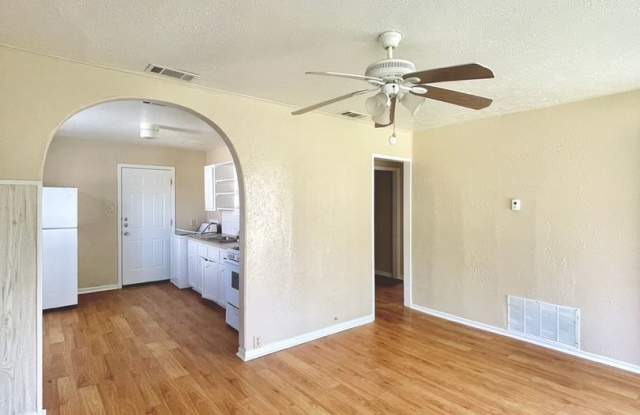 Cute 3 Bedroom 1 Bath Home with Chain Link Fenced Oversized Yard Gallery 3