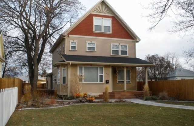 Stunning 4 bed, 3.75 bath Hamilton Home. - 810 South 2nd Street, Hamilton, MT 59840