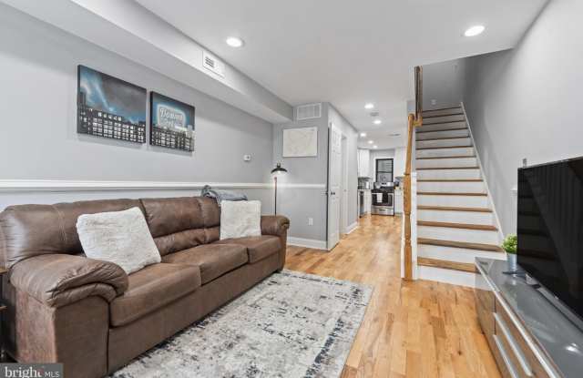 712 N DUNCAN Street photos photos