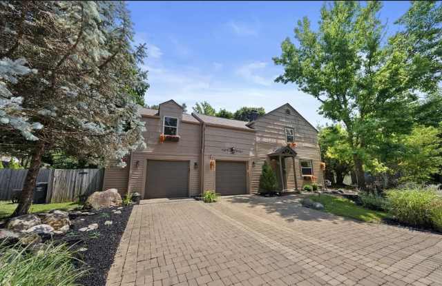 1940 Riverside Dr Gallery 1