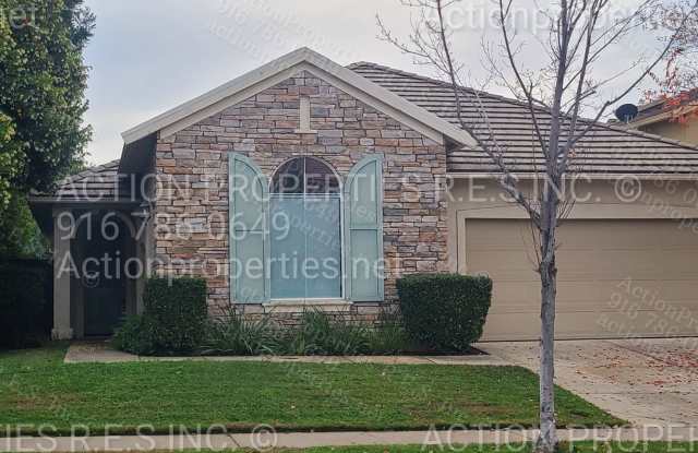 Roseville (Highland Park) 3 Bed Plus Den/Office, 2 Bath - 2 000+sqft, 2Car- Single Story - Gardener Included! photos photos