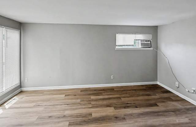 2086 Hubert Avenue - 2 Gallery 2