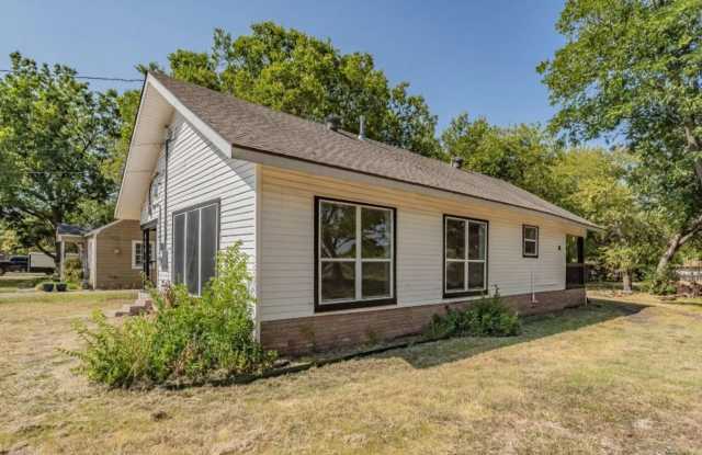 Charming 2BR House in Farmersville photos photos