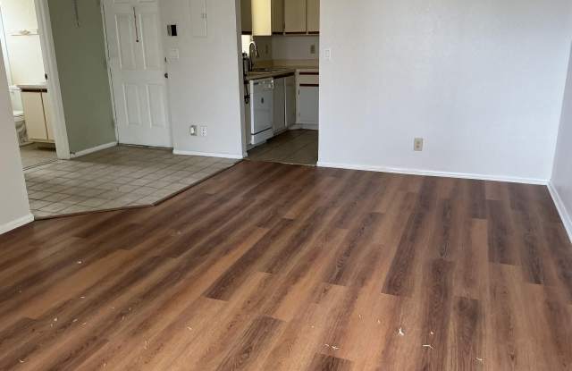 1550 SE Royal Green Circle Gallery 4