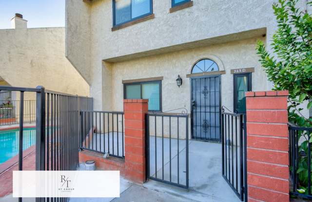 Fully Remodeled | Spacious  Bright Townhome photos photos