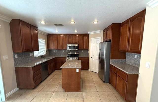 5565 Golden Palms Court Gallery 2