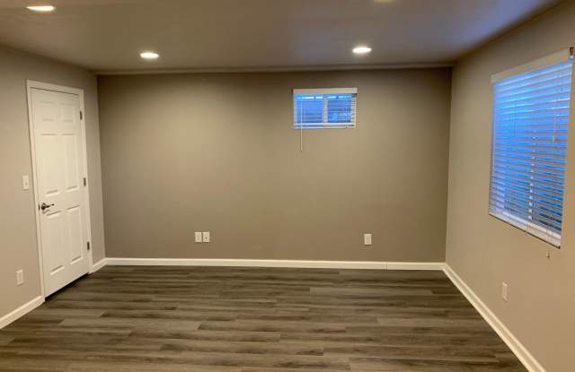 Bright Basement Studio Apartment in Louisville Home Gallery 4