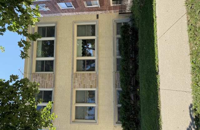 2711 W Berwyn Avenue photos photos