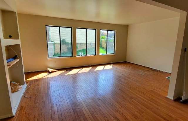 1905 Valley Terrace SE Gallery 3