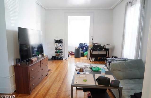 73 Hadley Ave Gallery 3