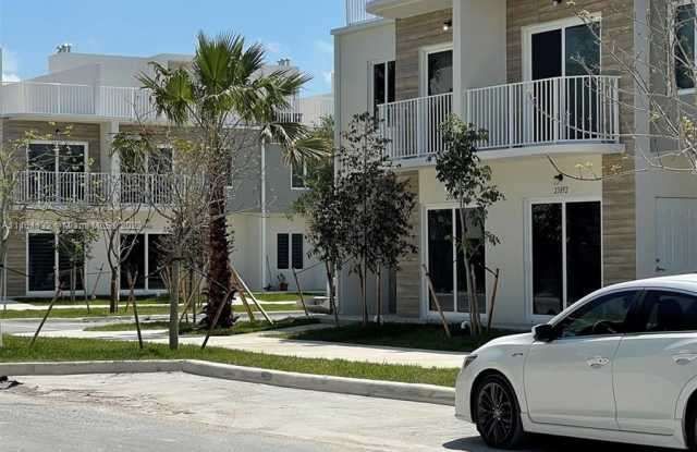 25876 SW 144th Ave - 25876 Southwest 144th Avenue, Princeton, FL 33032