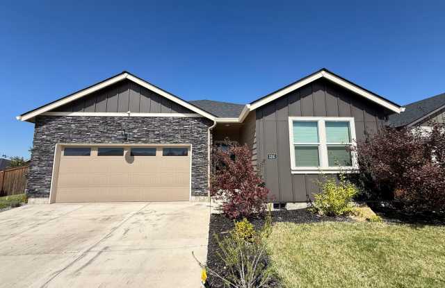 Modern 4 Bed, 2 Bath Home in Northeast Medford photos photos