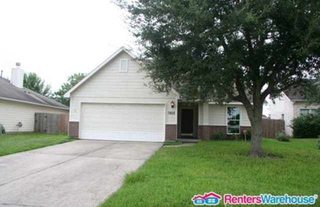 7822 West Red Oak Lane - 7822 W Red Oak Ln, Texas City, TX 77591