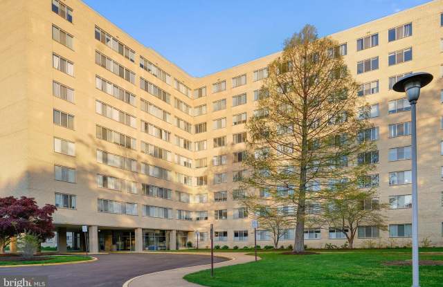 6641 WAKEFIELD Drive unit: 405 photos photos