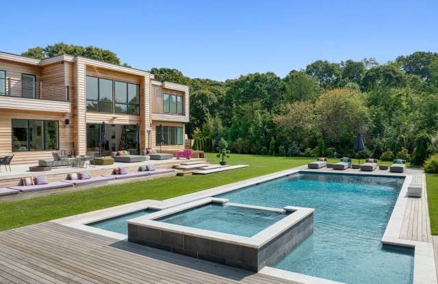 233 N Magee Street photos photos