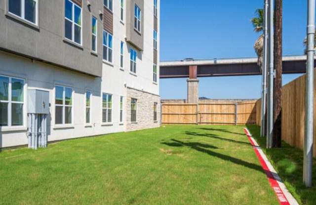 6039 N Interstate 35 Gallery 2