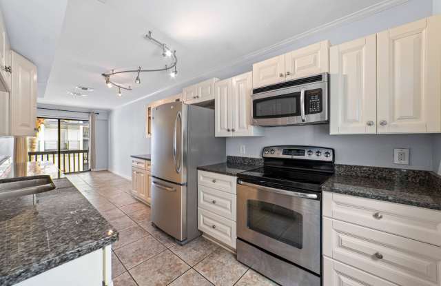 Upgraded Condo, Only 1 Block Away from Jacksonville Beach Available now!! - 121 13th Avenue South, Jacksonville Beach, FL 32250