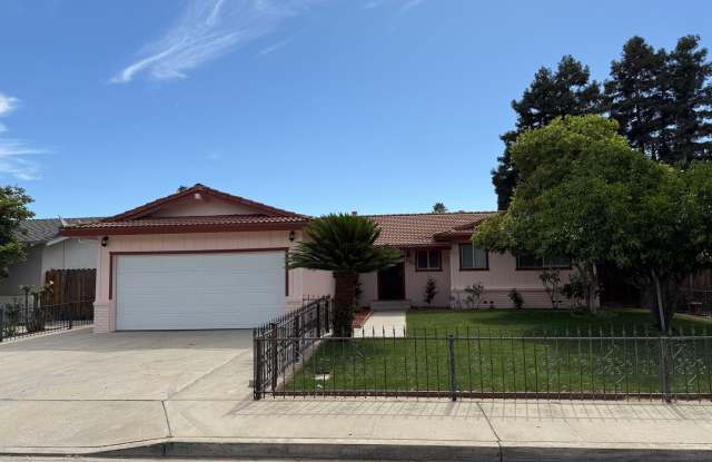 3-bedroom single story in the heart of Turlock! photos photos