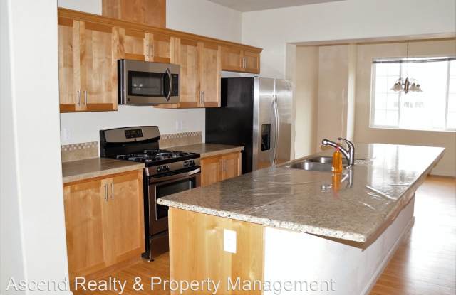 10540 NE Cedar Falls Loop Gallery 3