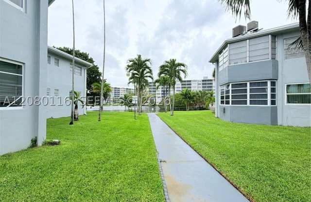 1667 NE Miami Gardens Dr Gallery 3