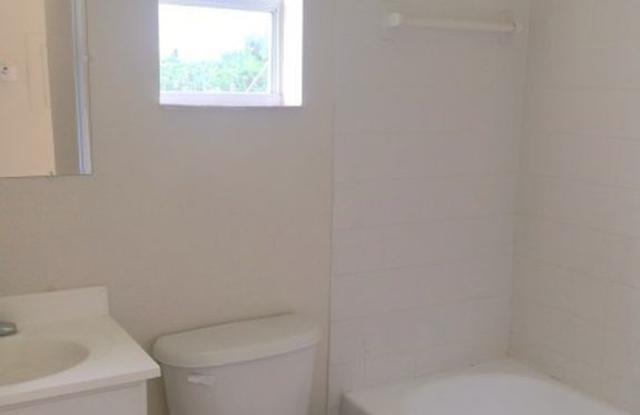 Spacious 3BR/1BA Duplex ! No Application fee! - 14644 10th Street, Dade City, FL 33523