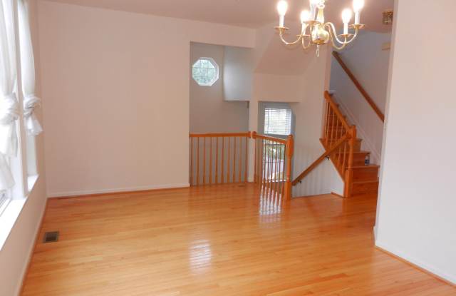 18010 ROCKINGHAM PLACE Gallery 2