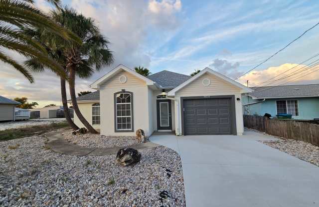 For Lease - 4 BR|2 BA with 1 Car Garage Gallery 1