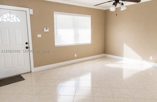 5716 NW 70th Ter Gallery 3