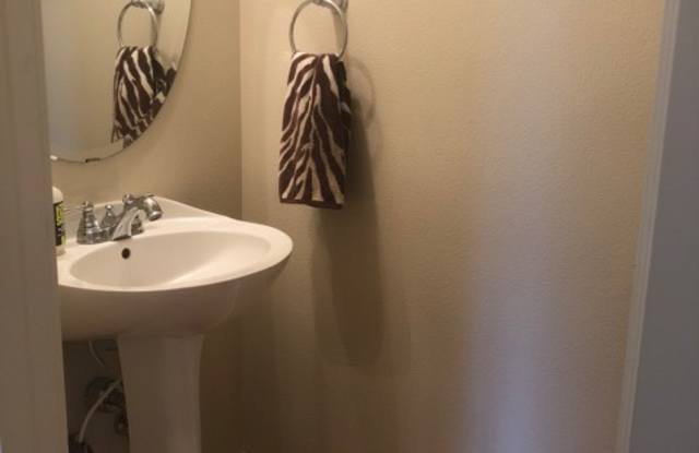 Beautiful townhome in Northwest Crossing! Gallery 3