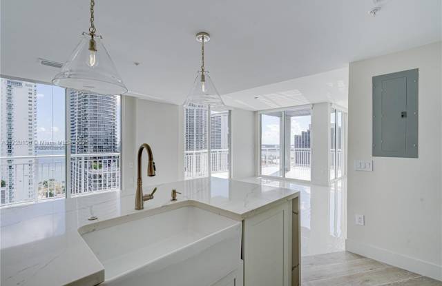 275 NE 18th St photos photos