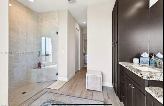523 NW 20 ST photos photos