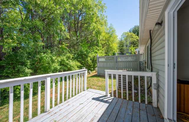 2 Bed, 2 Bath Renovated Townhouse – Single-Level Living – $1,600/month Gallery 4