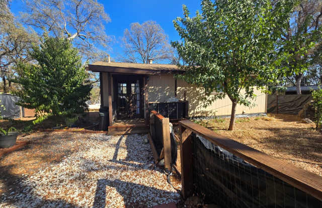 One Bedroom Cottage Available - 23255 Meyer Ravine Road, Nevada County, CA 95949