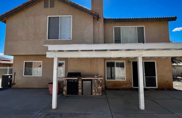 4-BEDROOM 3-BATHROOM HOUSE IN VICTORVILLE Gallery 3