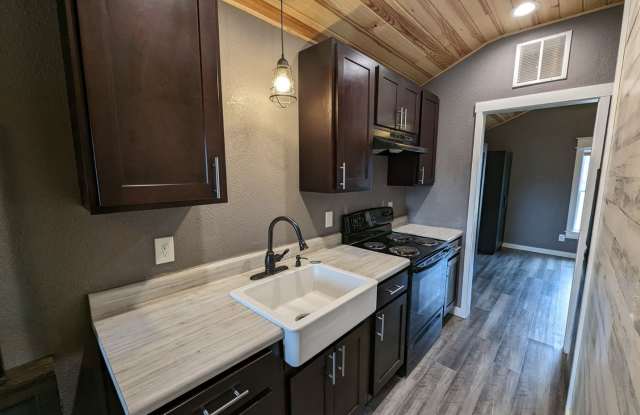 1 Bed/1 Bath Tiny Home • Sulphur Rock Gallery 4