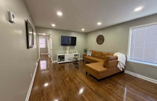 6104 S Nashville Avenue Gallery 2
